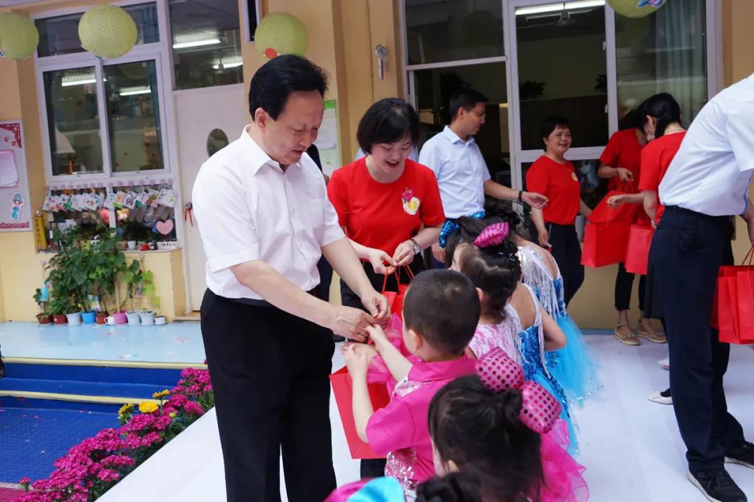 坚持办好人民满意的教育1