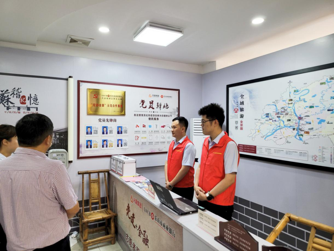 参观苏稽文旅小镇望江楼党员志愿服务点