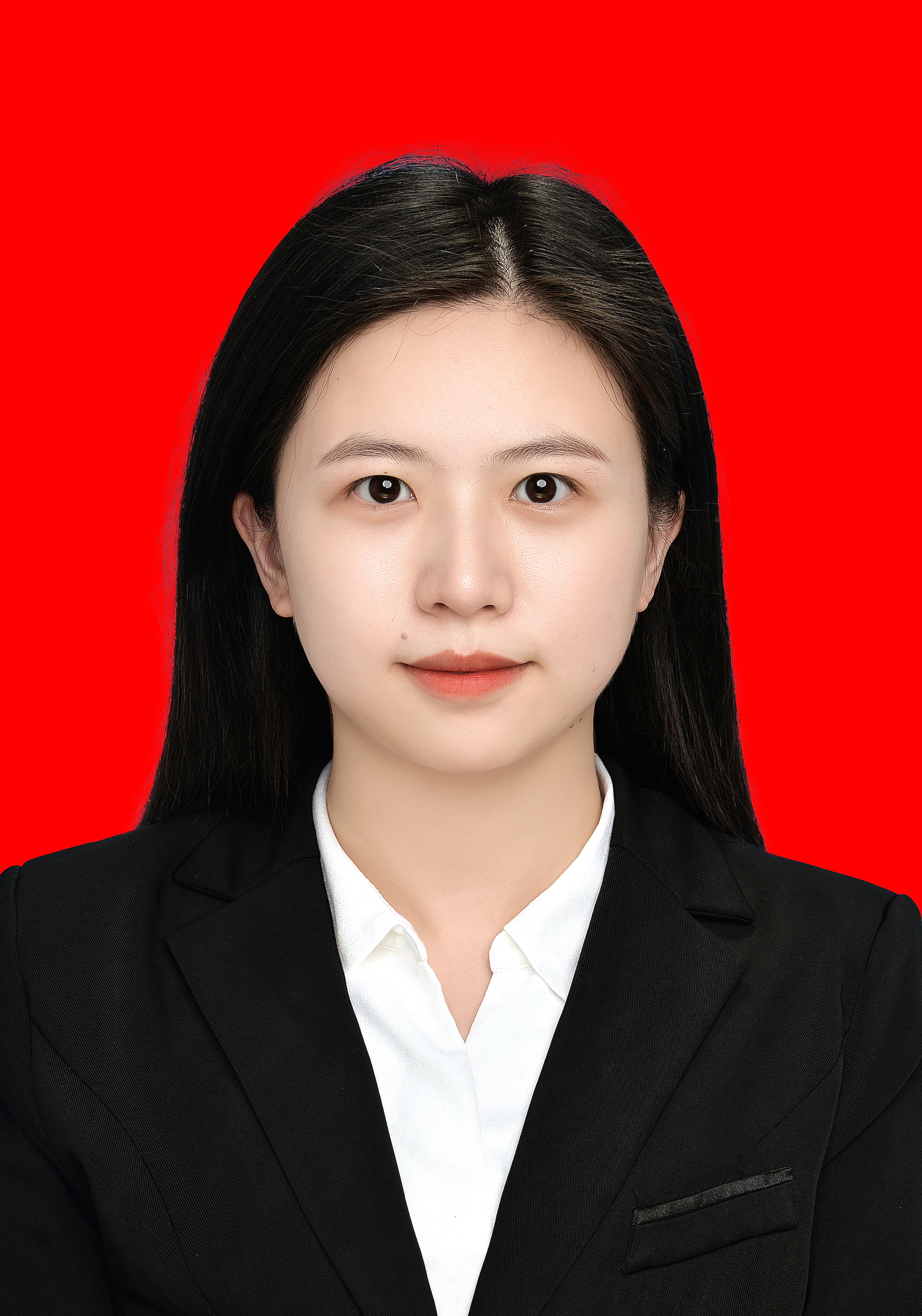 张冉欣红底